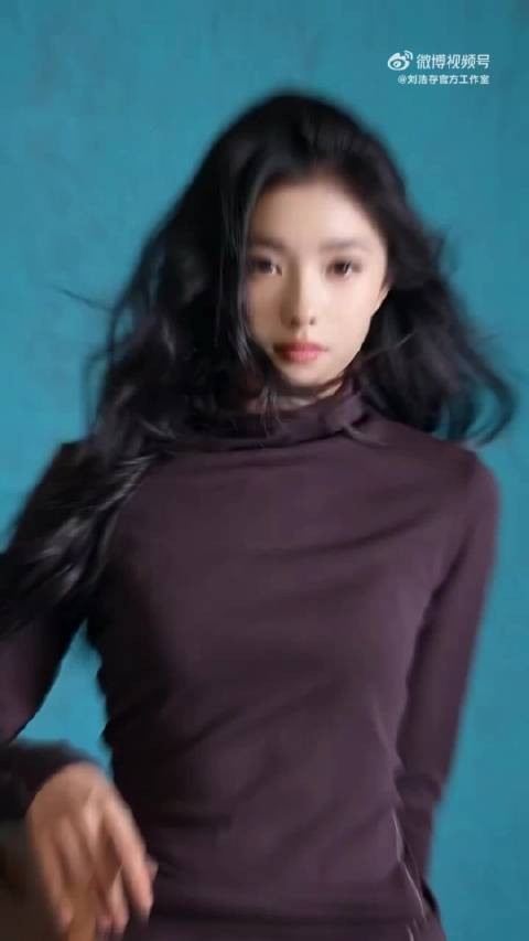 动作好轻盈，ss放过美女吧！理智追星，在合适的场合见面