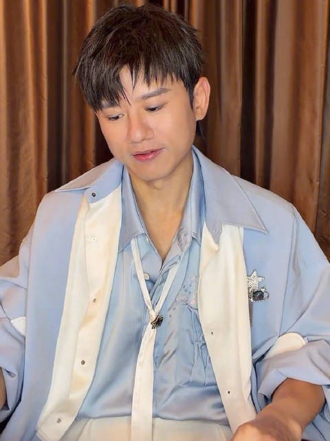 张杰直播回应演唱会天花板
