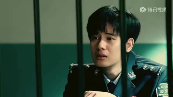 胡先煦哭戏展现左右拉扯痛苦