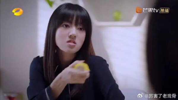 李尖尖和唐灿吵架 两人怄气啃玉米较劲，这段太逗了