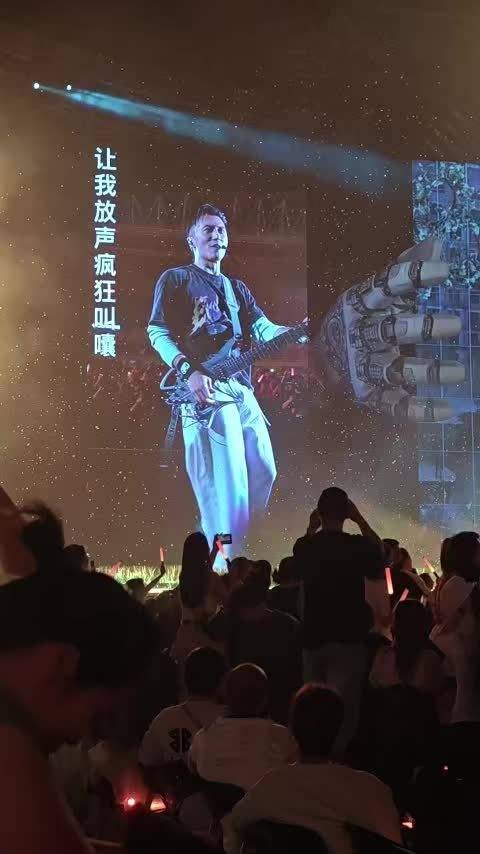 翻看他的词曲列表会不断惊喜，很多熟悉的曲目，原来都是谢霆锋亲手构思创作