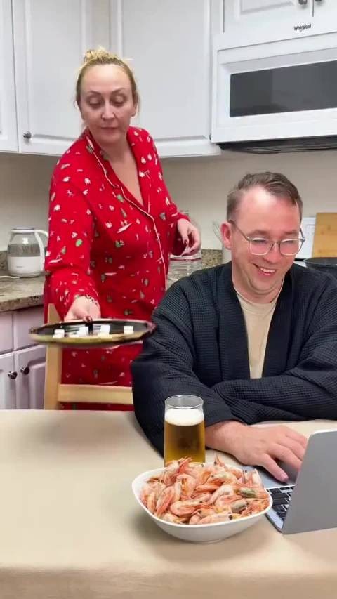 你家的会在你忙碌的时候偷吃吗？ ？