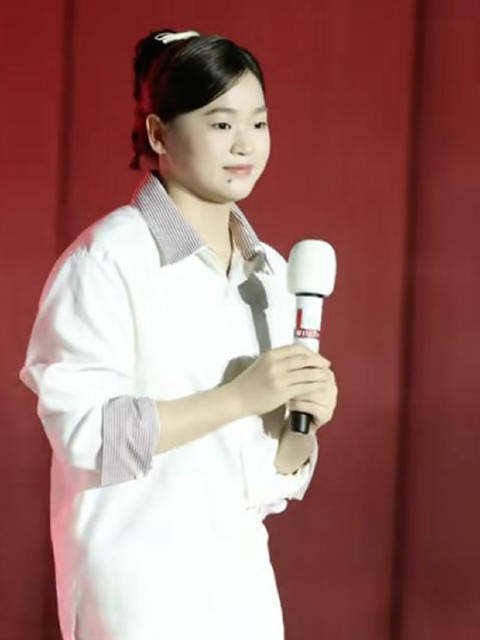 全红婵出席商业活动,自称搞笑女