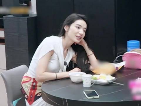 代斯好会夸人,给代露娃夸爽了,但是你好歹也回夸一下对方啊
