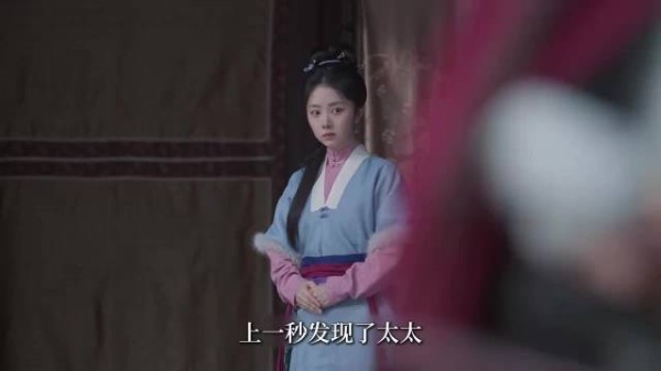 上一秒许兰香发现太太勾结其他男人的秘密