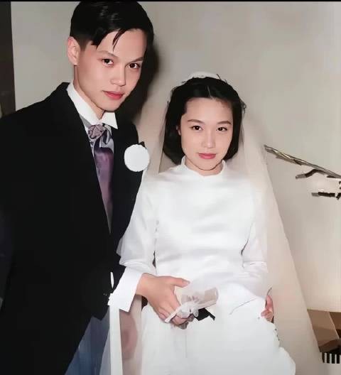 杜致礼有多美？1950年，与杨振宁结婚照，那年她23岁，跟翁帆很像