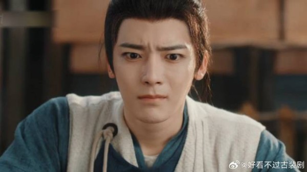 状元郎瞪着斗鸡眼,和马儿比耐力!