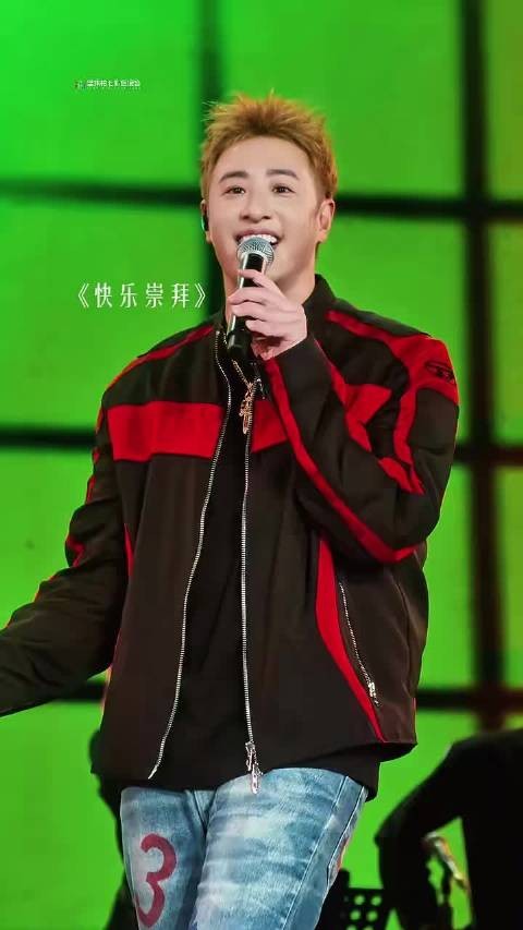 潘玮柏瘦了把以前衣服全穿一遍