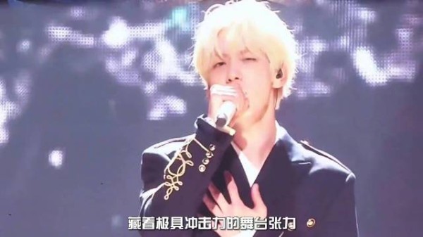 崔秀彬育儿综艺抱哄孩子,低调捐款儿童医院流浪动物救助站