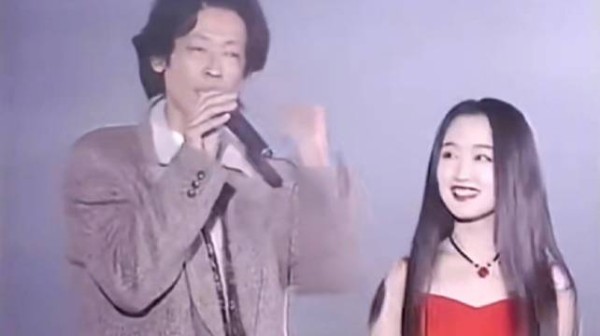 无论是明粉还是清粉,当年都是她的粉吧