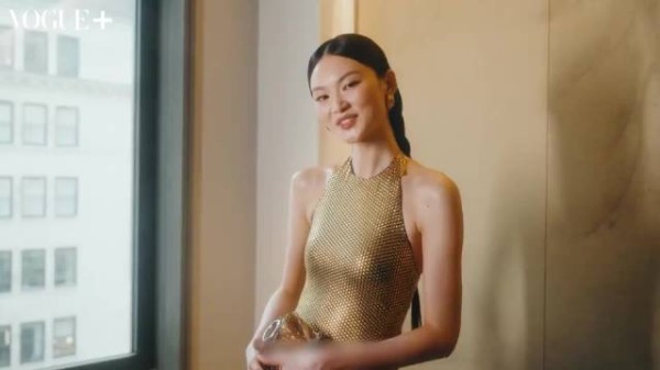贺聪是几个超模中的90中坚,三代名模给世界一点东方震撼
