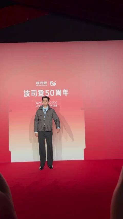 于适今天拍的好严肃啊