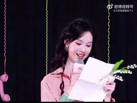 陈都灵生日许愿小铃铛,盼幸福健康属于每个人