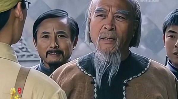 一枚军功章，让被逐出龙家的游子荣归认祖