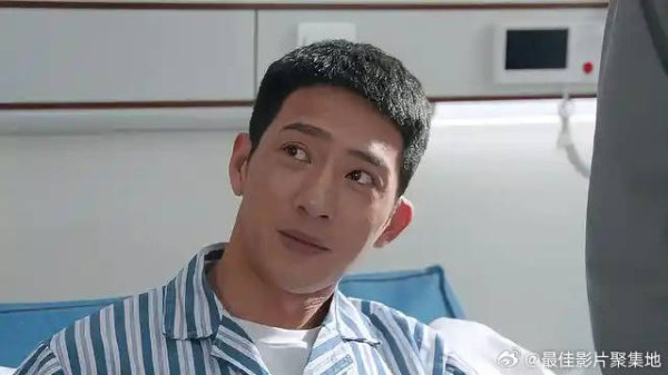 归路拥有异性朋友 众战友使坏调侃，路晨一眼看穿小心思