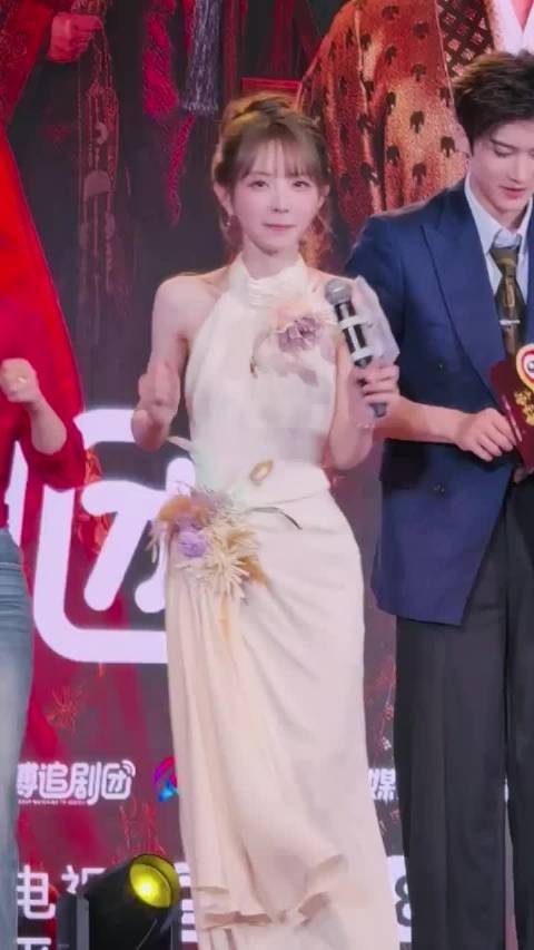 田曦薇跳起好日子了,今天是个好日子,嫁金钗大爆