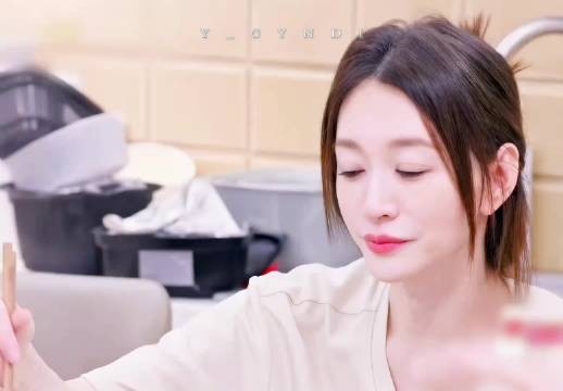 淡淡评李小冉人设引泪崩 疑芒果台恶意剪辑