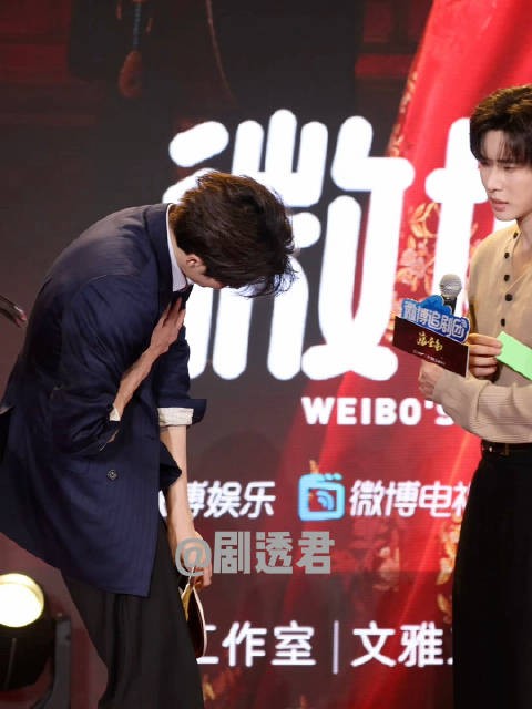 闫桉真的是又帅又可爱啊这一段,这大长腿真的羡慕了!