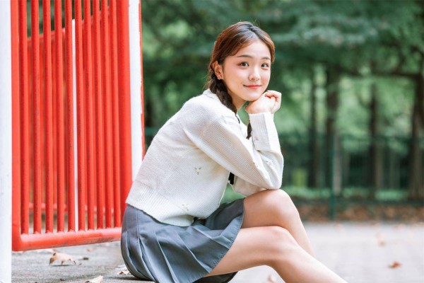 已婚女人疯狂想念婚外男人的时候,不会主动联系,会有这三种身体上的反应