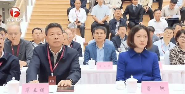 50岁翁帆罕见公开现身!穿真丝睡裙透露与杨振宁最大遗憾,她越活越像女强人