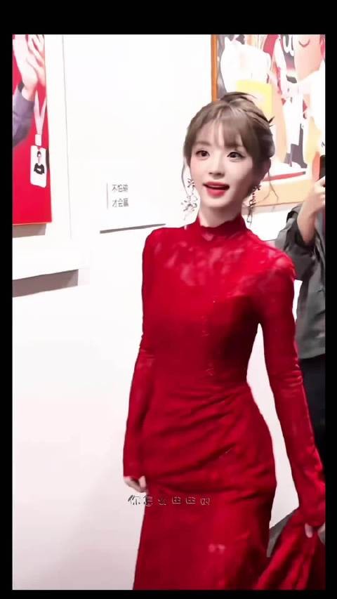 田曦薇嫁金钗宣传活动红裙造型绝美