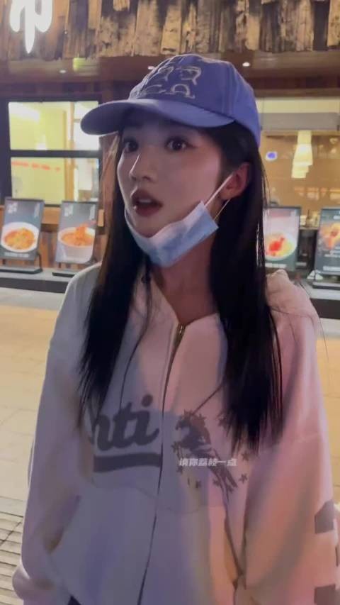 网友昨晚偶遇了黄羿王弘毅聚餐，关系好好啊！坐等三搭！