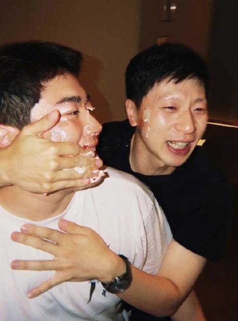 王楚钦现身马龙梁靖崑生日现场 ​​​