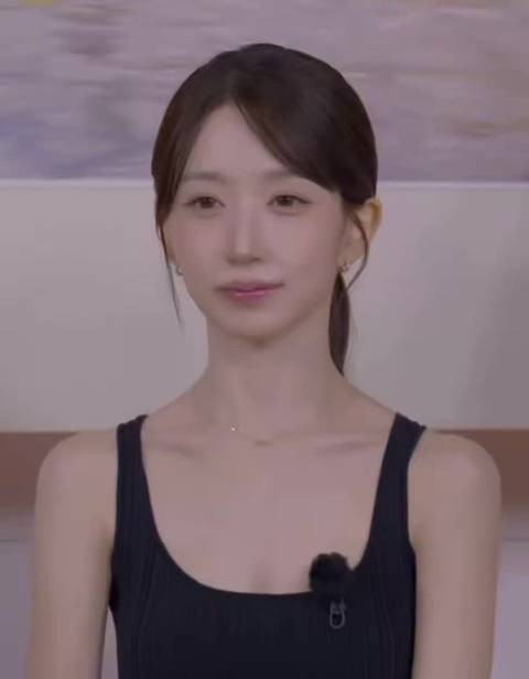 清瘦了很多的吴海媛