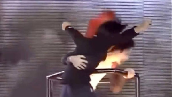 1996年迈克尔杰克逊首尔演出，抱住爬起重机粉丝防其摔落