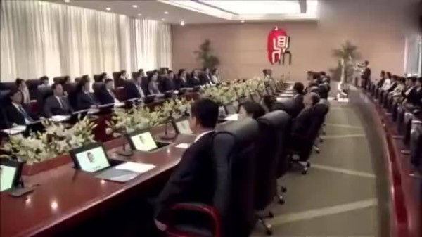 陈佩斯公司会议场面如联合国,显大老板风范!
