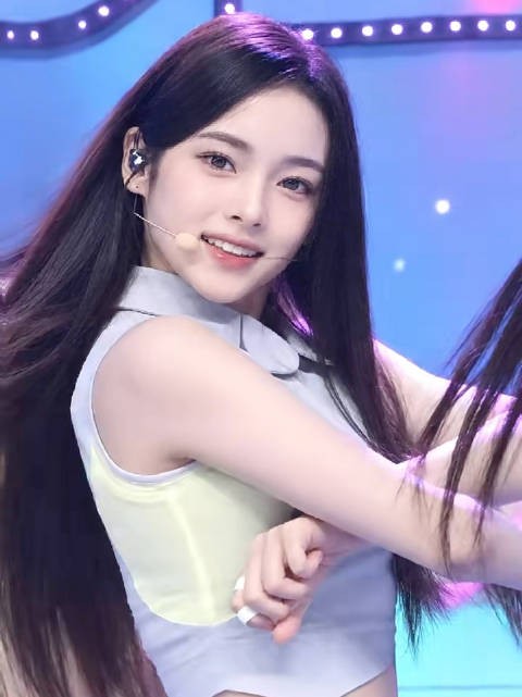 李秀满新女团成员撞脸杨幂 且只比小糯米大一岁?!完全大糯米
