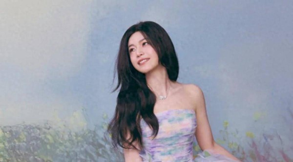 带娃上节目遭质疑、话剧打折卖不出，戳穿43岁陈妍希的隐性尴尬
