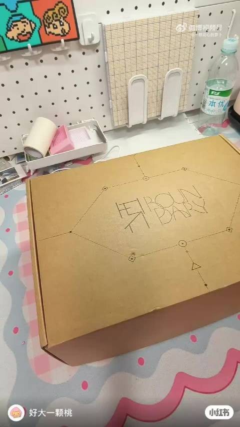 杨博文生日周边开箱！小卡好帅啊 好会拍！