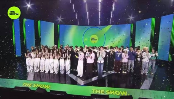 A2O LITE出道八天斩获初一位,成员激动感谢制作人与粉丝