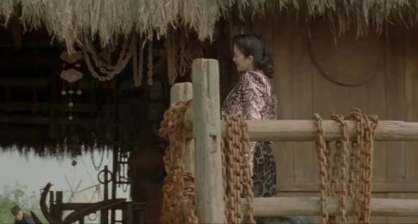 巩俐的腰真是夺命刀,腰会扭胯会甩,导演专门给她十几秒镜头
