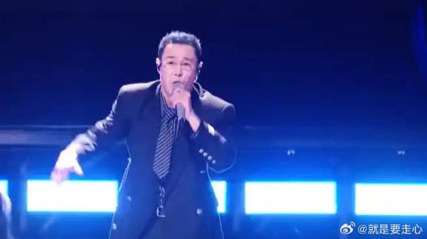 小沈阳唱出《拖拉机》全新舞台! 主动带动观众参与,全场集体嗨翻