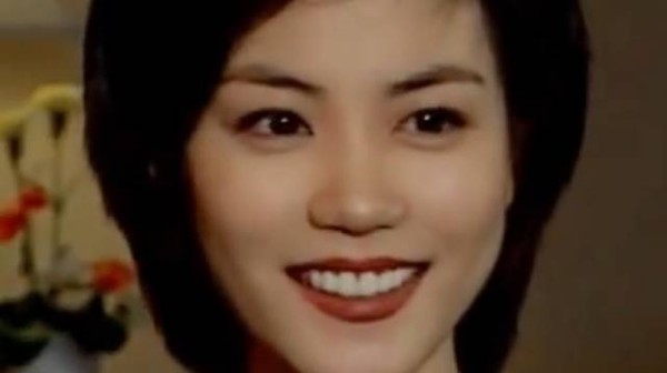 王菲老镜头疏离清冷,率性洒脱不迎合外界期待