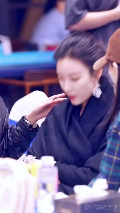 倪妮的侧颜这也太美了