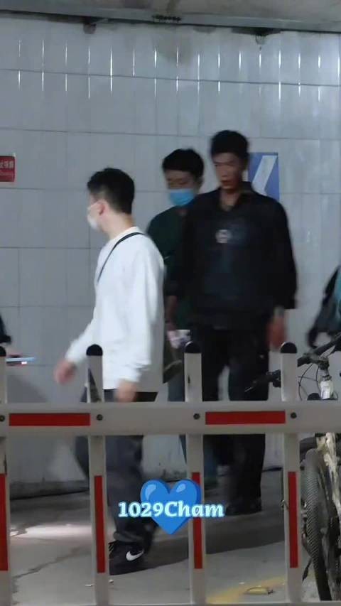战损版章sir,陈哲远气场好足,哪怕一连血污都掩盖不住的帅气