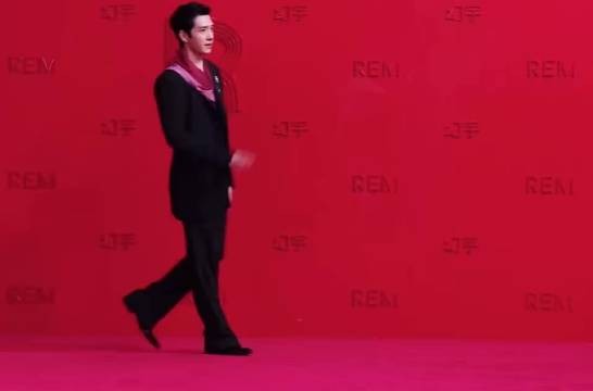 建议井柏然连夜进组，好状态不进组拍戏可惜了