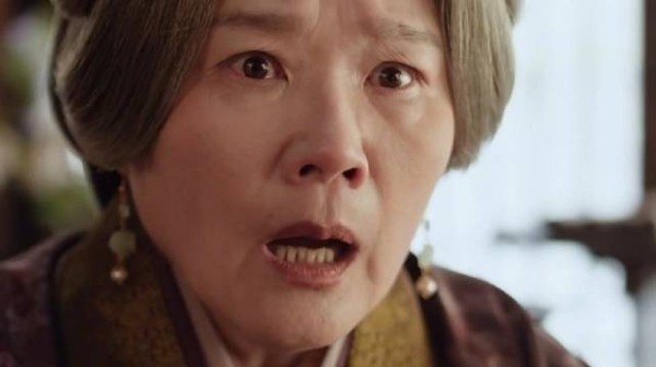 祖母一眼就认出来眼前的孙女被替换了!姜还是老的辣!