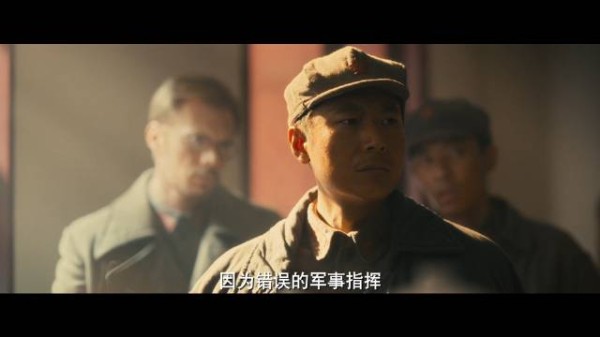 一句荒唐言引众怒,众人硬刚李德,电视剧伟大的长征60集正在热播