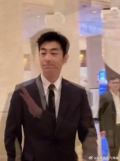 有点纠结，想看朱亚文的舞台，但又怕披哥节奏太累人，好矛盾