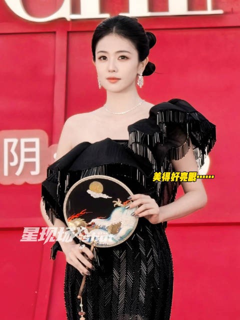 白鹿今天美出新高度了……好温婉又大气啊