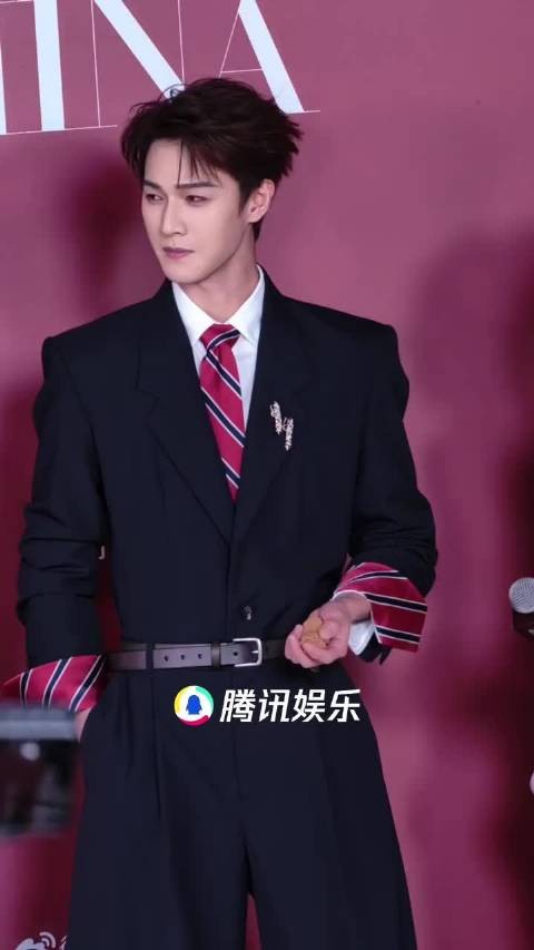 李昀锐时尚芭莎红毯喊话期待23号尚公主