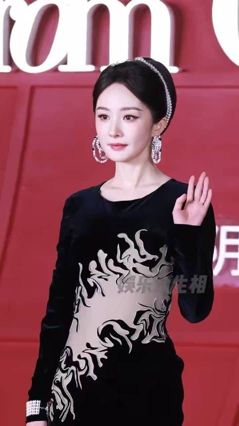 压轴女王杨幂太美了,好大气从容的感觉
