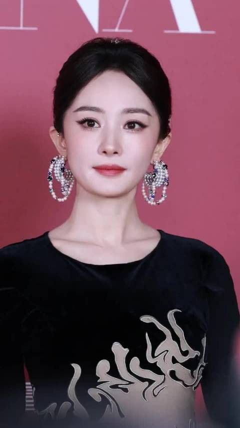 气定神闲的女王！