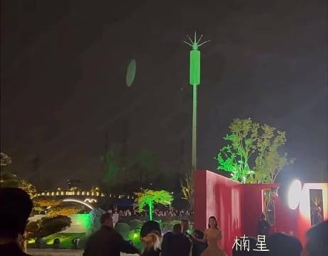 赵露思候场称不容易穿点好衣服
