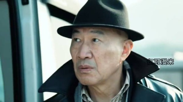 “黑老大用无人机毁掉城市给儿子报仇”
