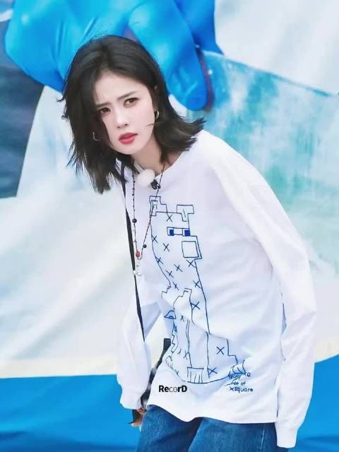 小就这么美美美 萌萌萌 好像一个被妈妈精心打扮要去秋游的小宝宝